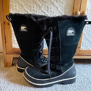 Black Sorel Joan of Arc boots